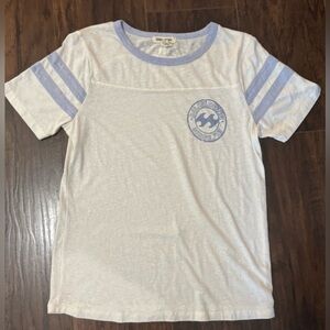 Like brand new! Only worn twice. White tee w/ dark lavender emblem and details